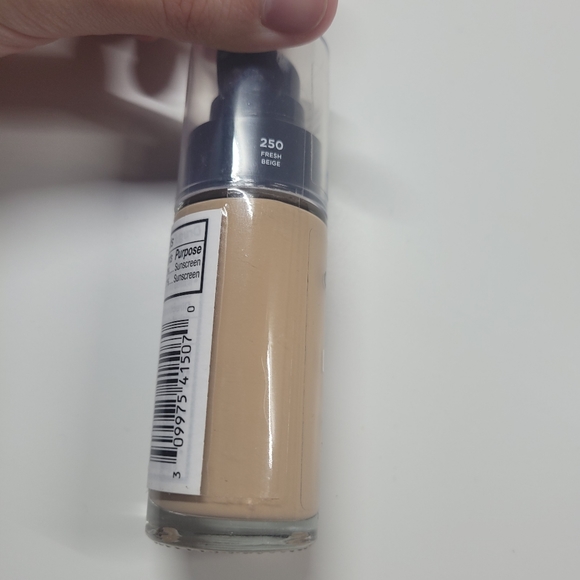 Fresh Beige Foundation - Picture 3 of 4